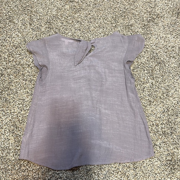 Like new blouse - lavender colored size Medium - Picture 3 of 3